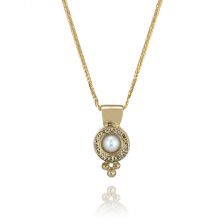 שרשרת עם תליון עגול משובץ בפנינה