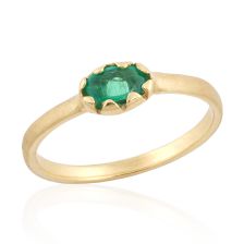 טבעת זהב משובצת אמרלד אובאלית