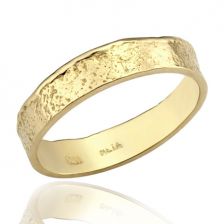 טבעת נישואין גסה ועדינה גם יחד