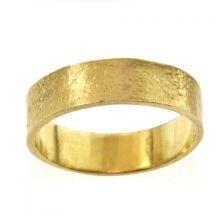טבעת נישואין לגבר רחבה בגימור מט מזהב 14 קראט